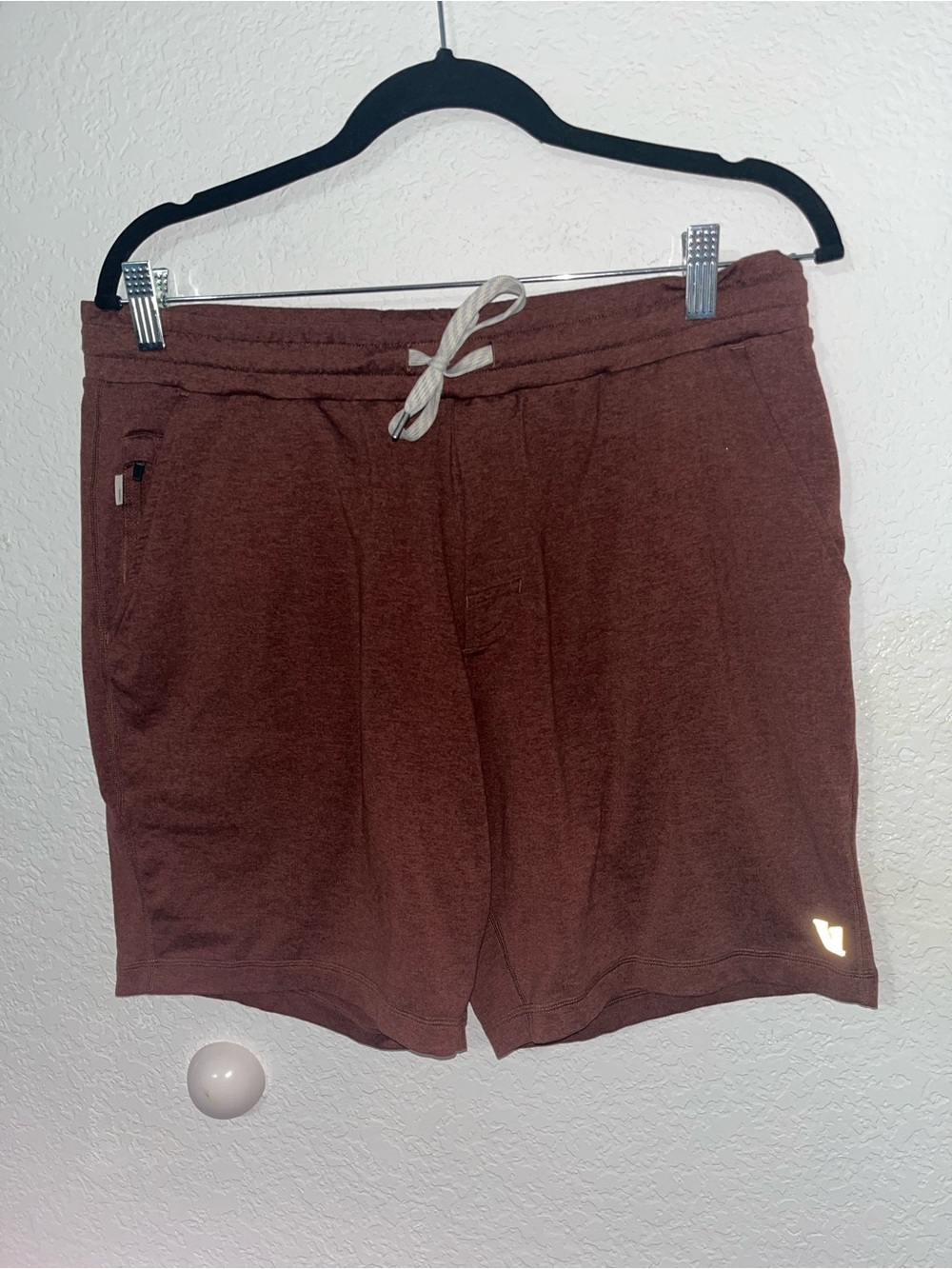 Vuori Men’s Ponto Performance Shorts, DreamKnit Fabric, Rust Color, Size Large